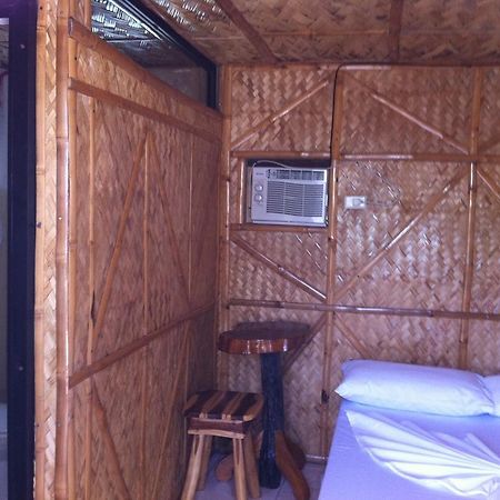 Bamboo House Beach Lodge & Restaurant Puerto Galera Buitenkant foto