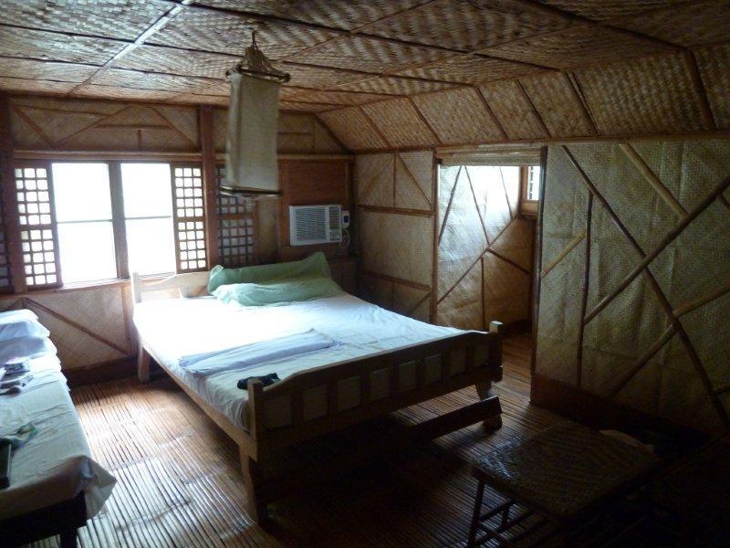Bamboo House Beach Lodge & Restaurant Puerto Galera Buitenkant foto