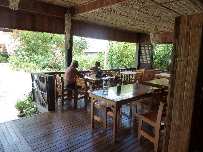 Bamboo House Beach Lodge & Restaurant Puerto Galera Buitenkant foto