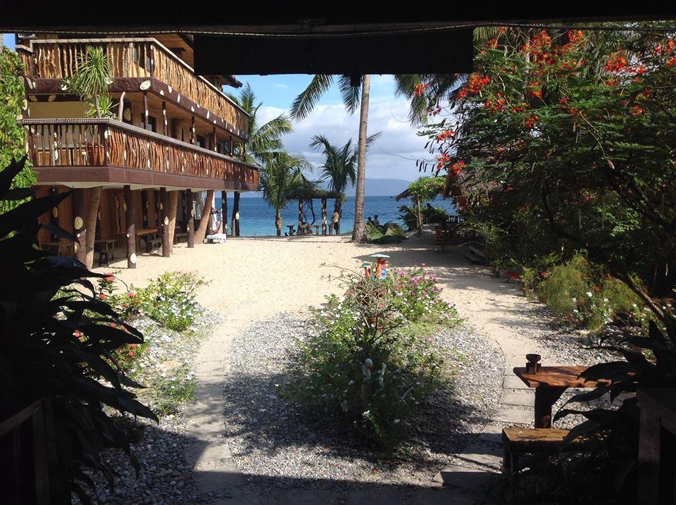 Bamboo House Beach Lodge & Restaurant Puerto Galera Buitenkant foto